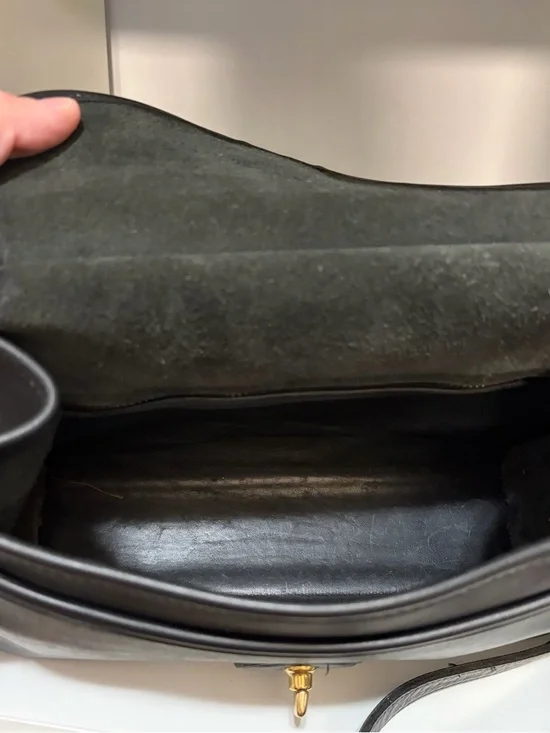 Vintage Coach Logan Bag (#9907) Black Leather Crossbody with Brass Turnlock - Picture 8 of 15